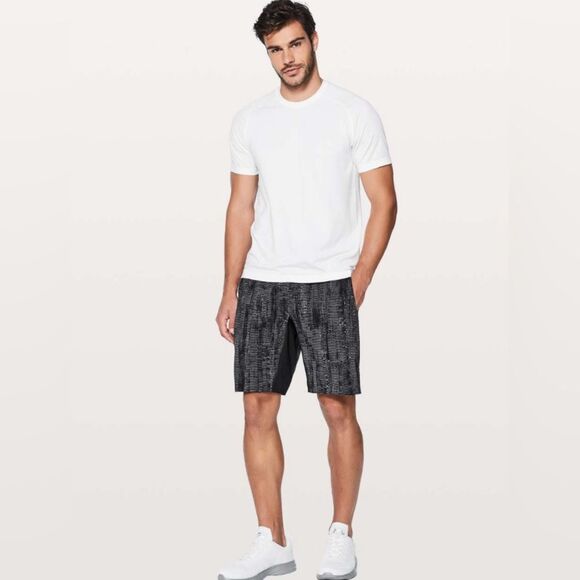 Lululemon T.H.E. Short 9" Linerless, Size XL - Picture 1 of 10
